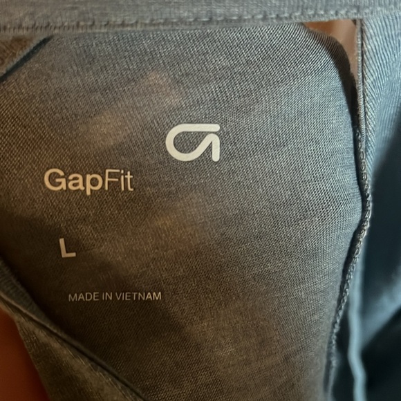 Women’s GapFit Long Sleeve w/ Open back - Picture 3 of 3